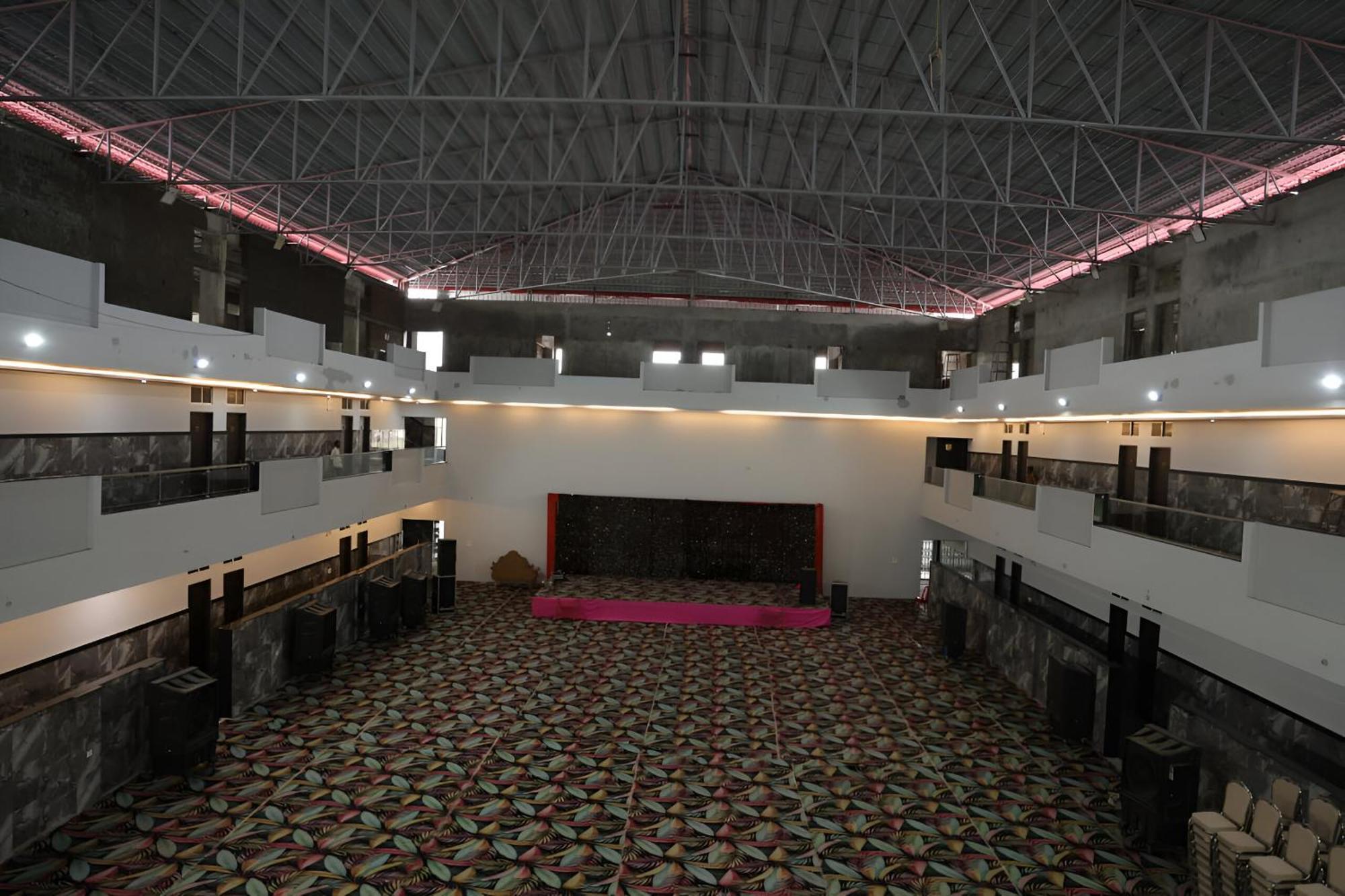 Navkar Palace Hotel & Resort, Sanawad エクステリア 写真