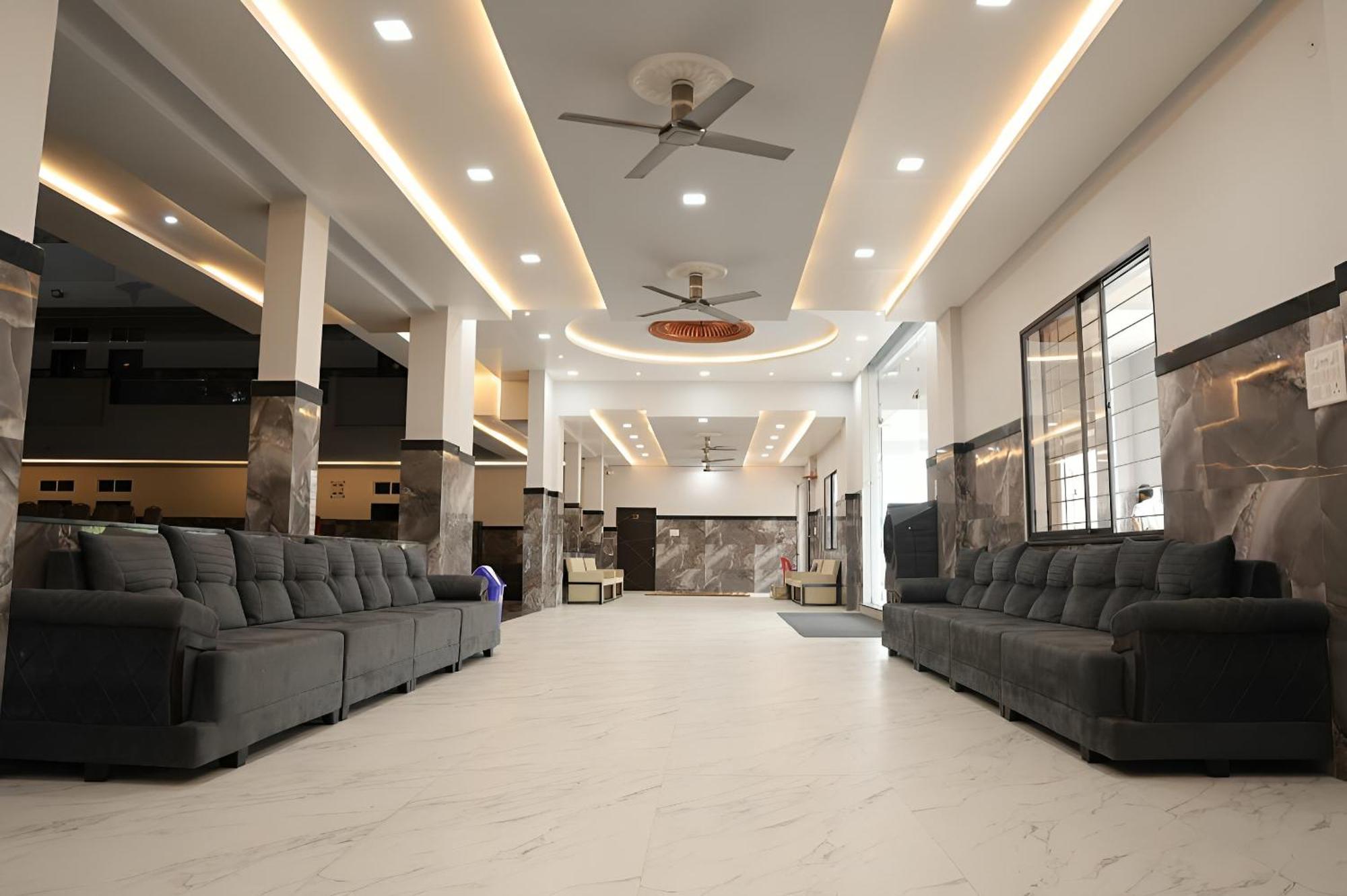 Navkar Palace Hotel & Resort, Sanawad エクステリア 写真