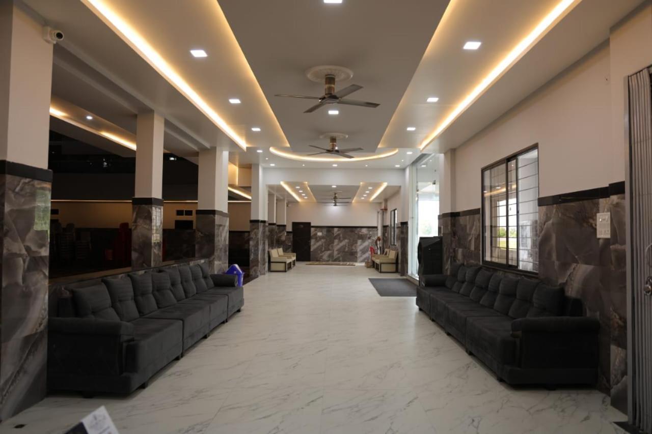 Navkar Palace Hotel & Resort, Sanawad エクステリア 写真