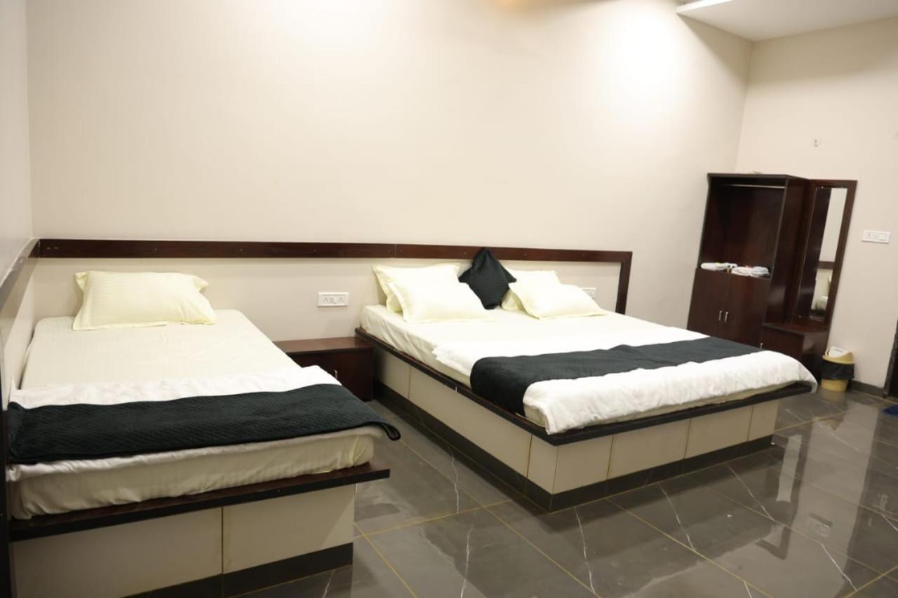Navkar Palace Hotel & Resort, Sanawad エクステリア 写真