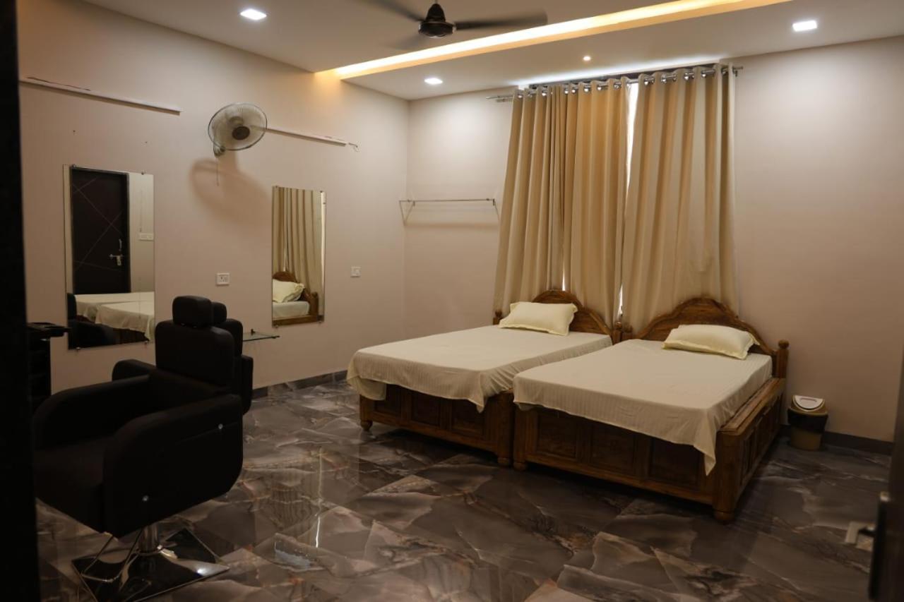 Navkar Palace Hotel & Resort, Sanawad エクステリア 写真
