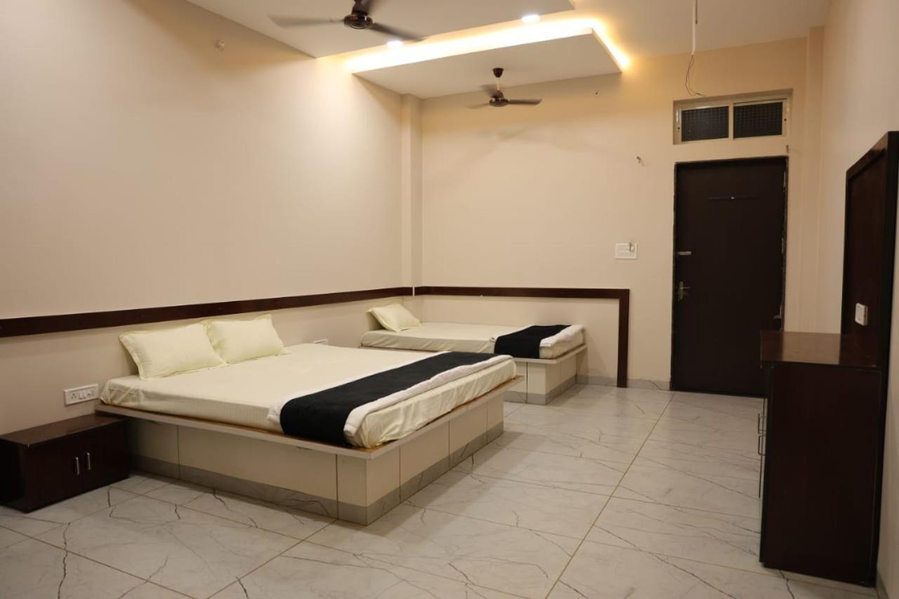 Navkar Palace Hotel & Resort, Sanawad エクステリア 写真