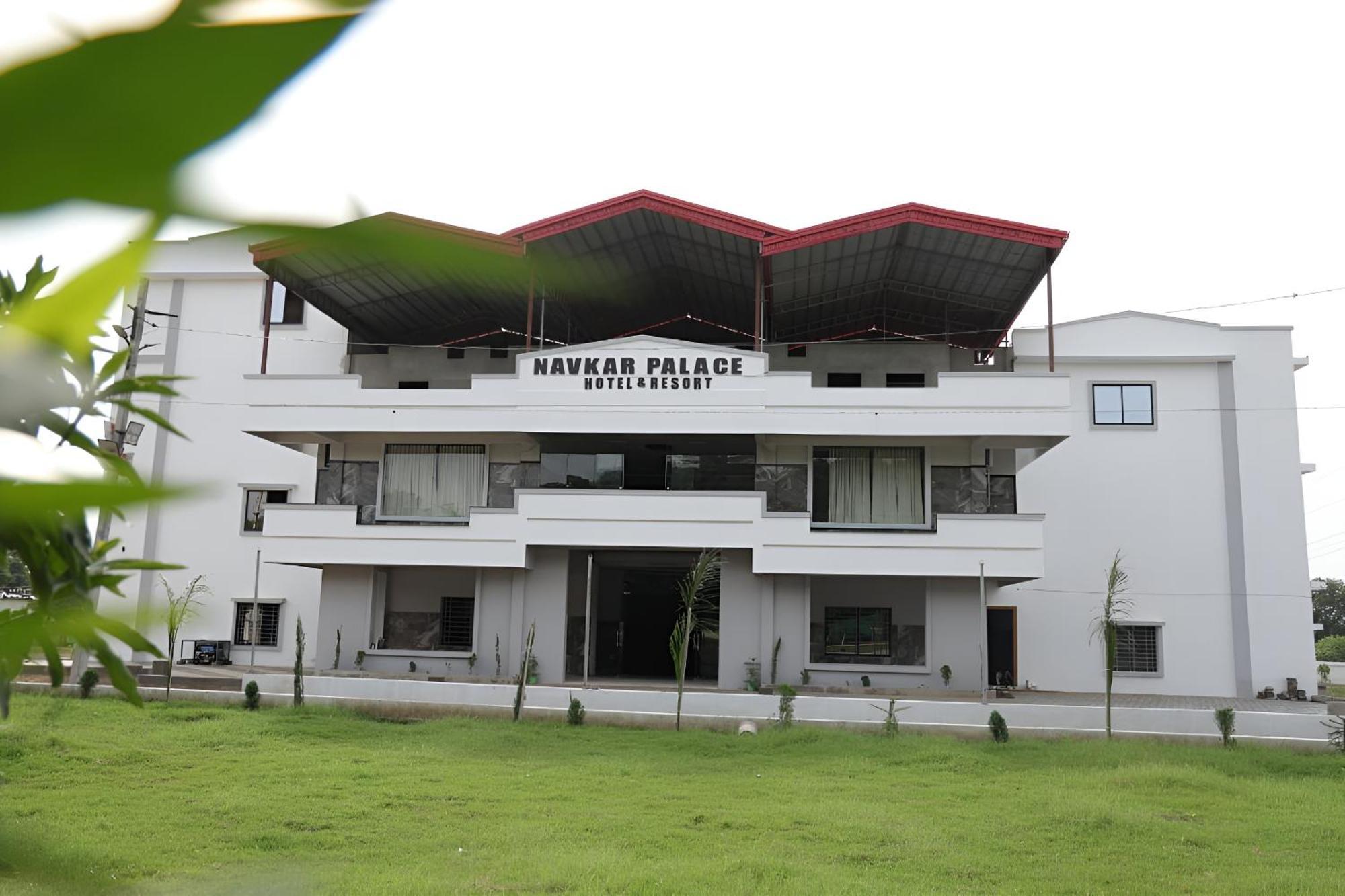 Navkar Palace Hotel & Resort, Sanawad エクステリア 写真