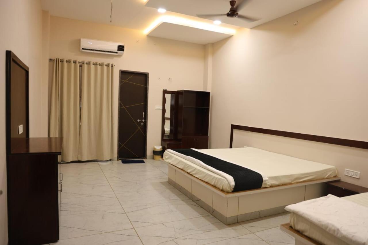 Navkar Palace Hotel & Resort, Sanawad エクステリア 写真